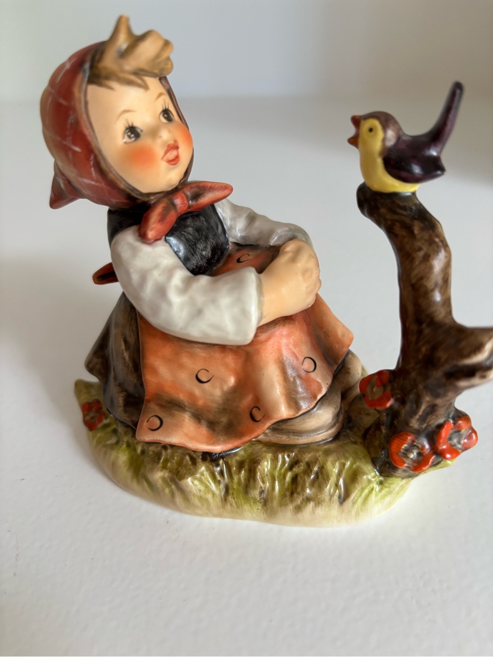 Hummel Figurine #414 VNT
IN TUNE - Girl With Songbird W/Box